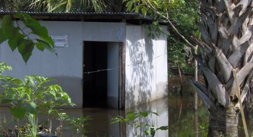 Vivienda inundada por el Río Pacaya, Ocós, San Marcos 